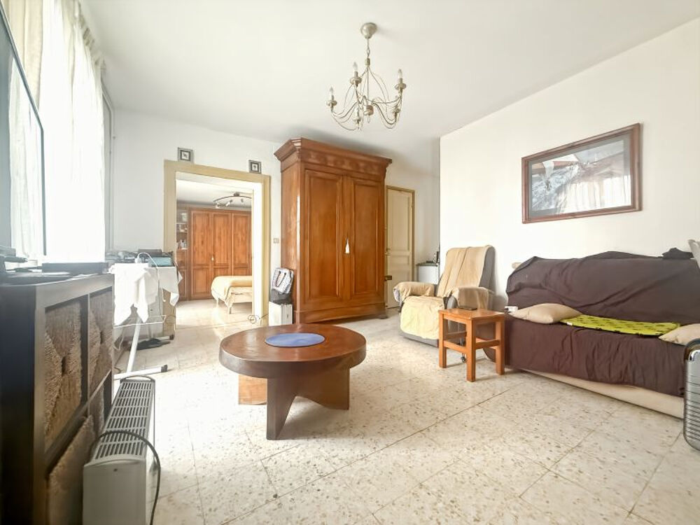 Idéal investisseur ! Ensemble de 3 logements: soit deux T3 et un T2 avec deux garages et cave