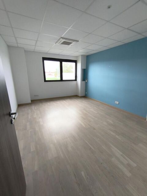 ST DENIS LES BOURG - Local d'activit&eacute;s 399 01000 Saint denis les bourg