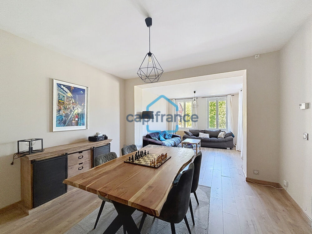 Maison familiale de 118 m² sur un terrain de 810 m² avec garage, cave et climatisation