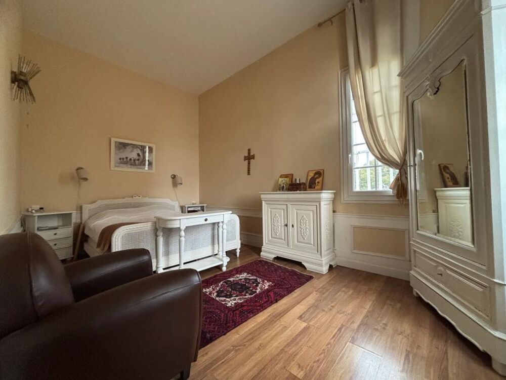 � vendre  Propri�t�/ch�teau Ambar�s-et-Lagrave (33440)