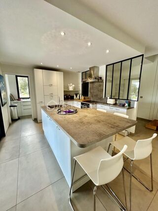  Villa  vendre 6 pices 200 m