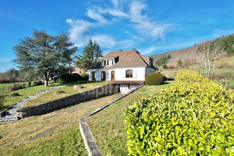   MAISON SUR SOUS-SOL DE 185 M2, � R�NOVER, TERRAIN DE 1 764 M2, 5 CHAMBRES, VUE REMARQUABLE, 2 GARAGES, HAMEAU PAISIBLE, SOURCE, Maison - 6 pi�ce(s) - 185 m�