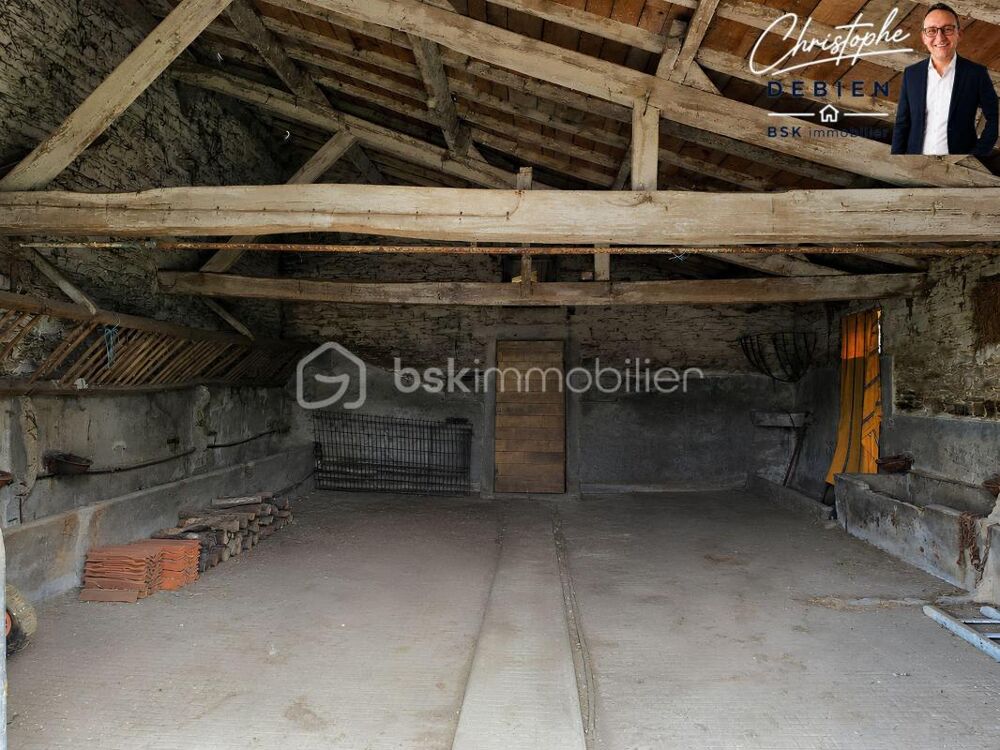 GRANGE À RÉNOVER  FORT POTENTIEL  HAMEAU CALME À CHAVAGNES-EN-PAILLERS