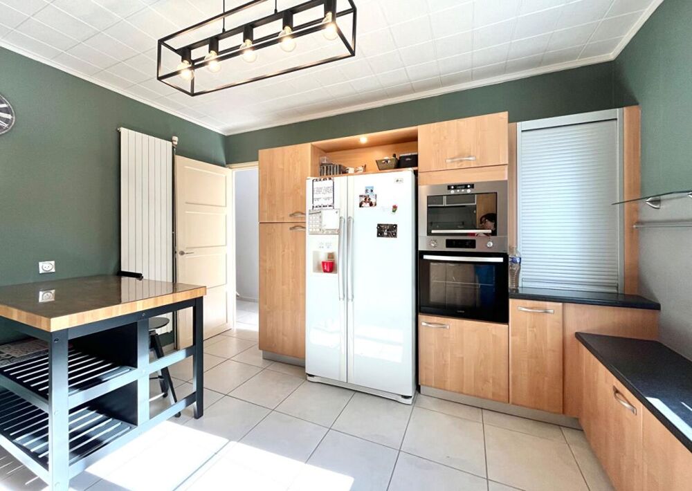 Vente Maison Maison 7 pièce(s) 128 m²  HYPER-CENTRE de NOYON  - 5 chambres et Garage Noyon