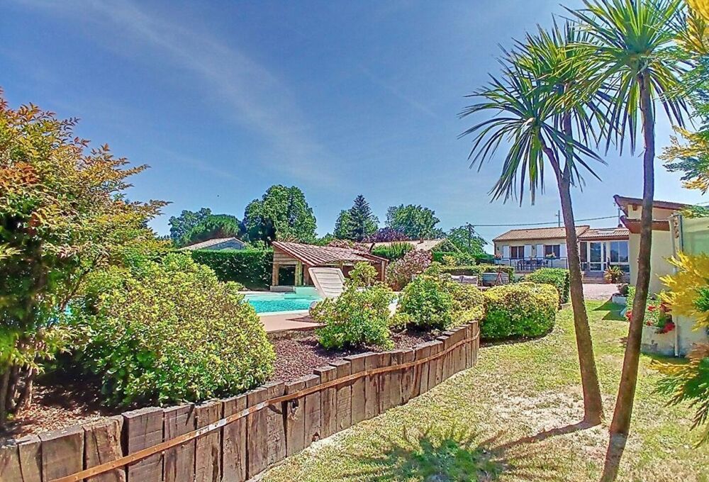 Maison À Vendre de 150 m² + dépendances de 80 m² + piscine