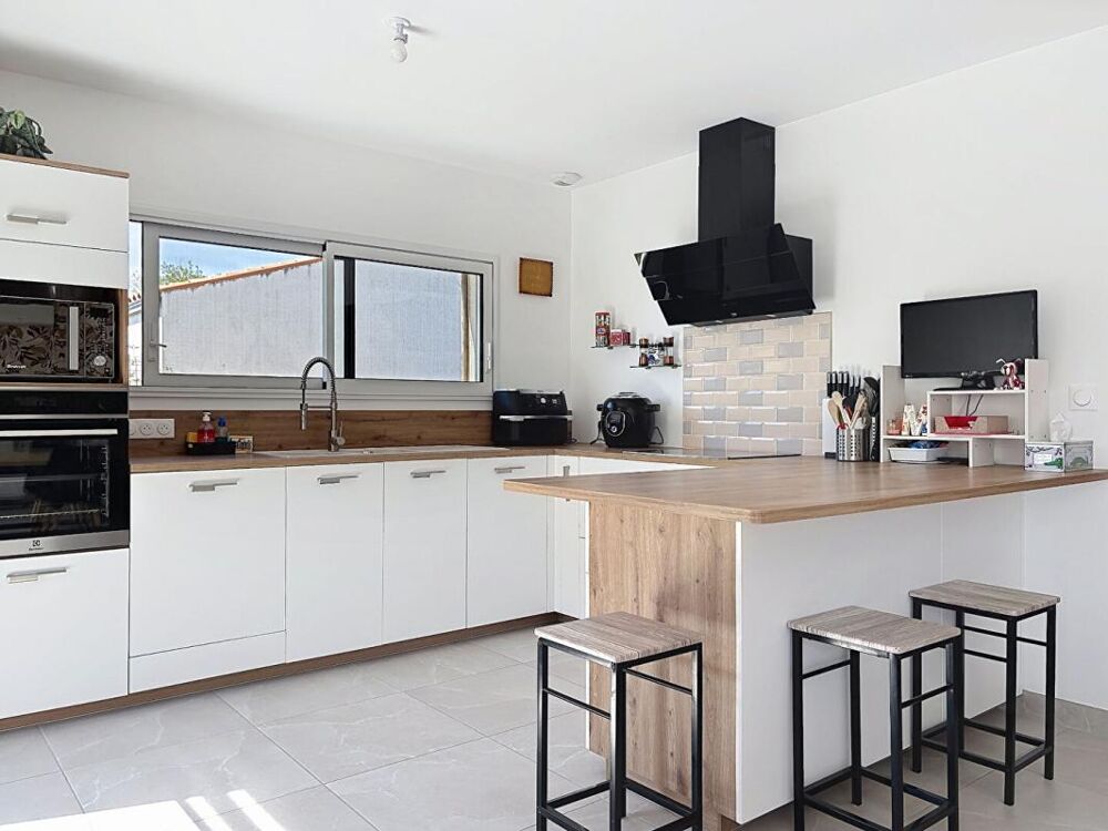 Vente Maison Maison de plain-pied de 2023 -107 m2 - 4 chambres - Jardin paysagé - Classe énergie A - Garage Saint jean de liversay