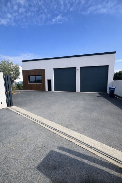 Local d'activit&eacute; 200m&sup2; avec double atelier et bureaux SAINT VIVIEN - La Rochelle (17) 470000 17220 Saint vivien