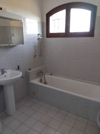  Appartement à louer 3 pièces 80 m²