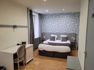  Immeuble  vendre 15 + pices 710 m