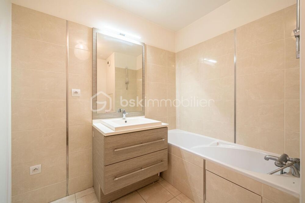 Vente Appartement FORT D'ISSY – 2 PIÈCES AVEC TERRASSE DE 21 M² – REZ-DE-JARDIN Issy les moulineaux