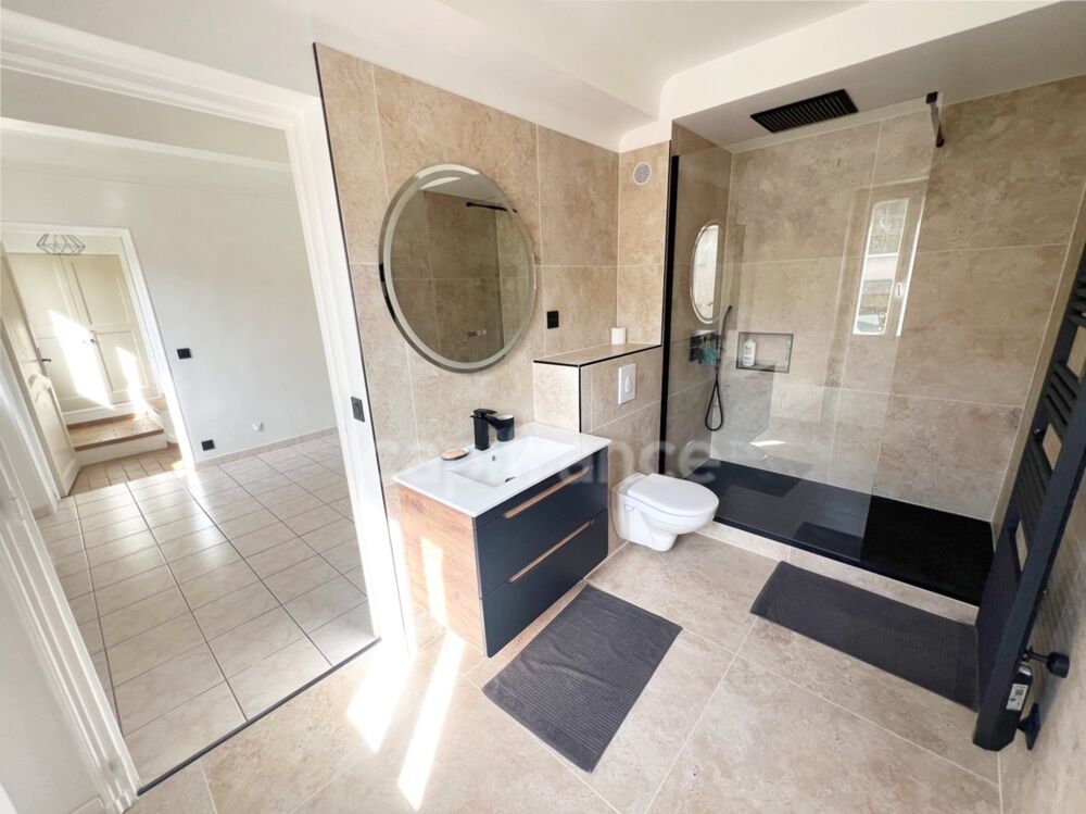 Vente Maison À Vendre Manosque centre historique – Maison de ville 3 pièces avec 2 chambres, garage et cave Manosque