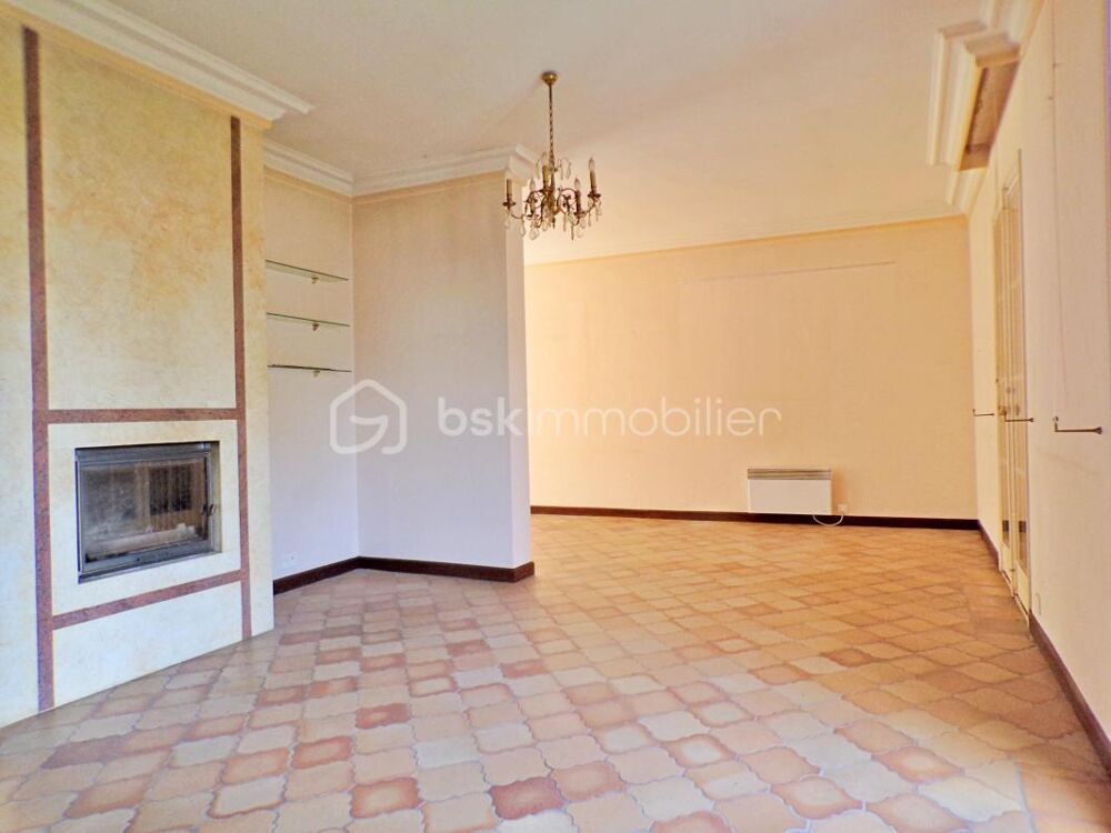 Vente Maison ? GRANDE MAISON FAMILIALE AVEC PISCINE, SOUS-SOL COMPLET & BEAU POTENTIEL – AUSSILLON Aussillon