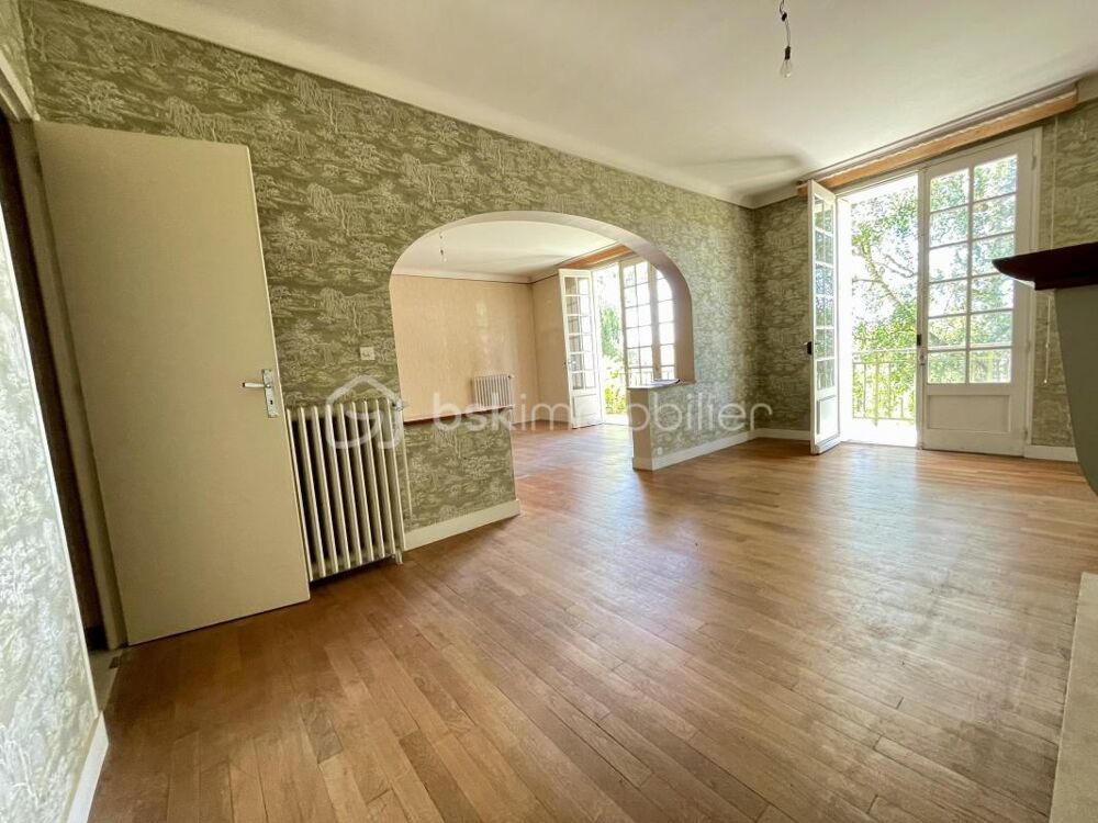Vente Maison GRANDE MAISON, MILLE PROJET ! 5 CHAMBRES, 3 LOGEMENTS ET GRAND JARDIN SUR MONTMORILLON Montmorillon