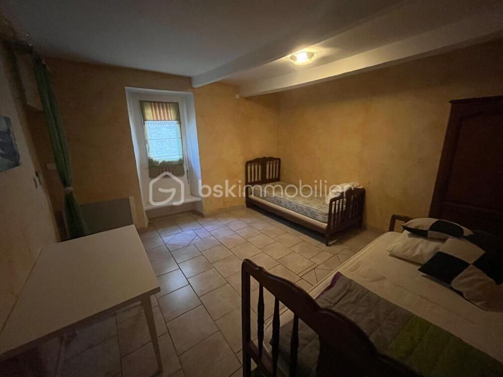 SAILLANS - Plateau avec combles 71 m²