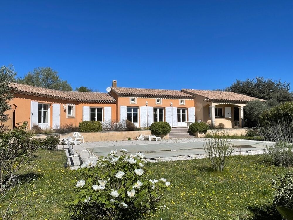 À VENDRE LAURIS (84) Propriété dexception de plain-pied avec piscine et jardin paysager d'env 3000 M2