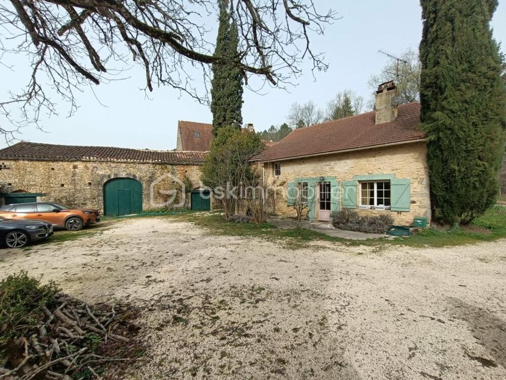 Vente Maison Ensemble Immobilier comprenant 2 maisons avec Piscine + Annexes sis sur 1 Terrain de 2.5 Hectares à Prats du Périgord Prats du perigord