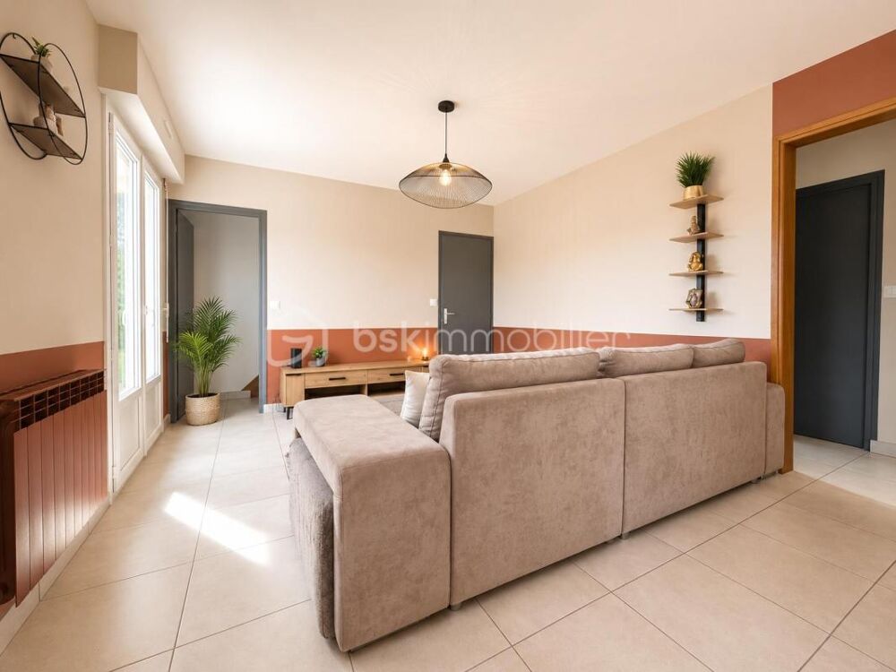 Maison lumineuse 4 pièces  3 chambres  Sous-sol total  Environnement calme à Brech sur une parcelle de 6 500m2 environ
