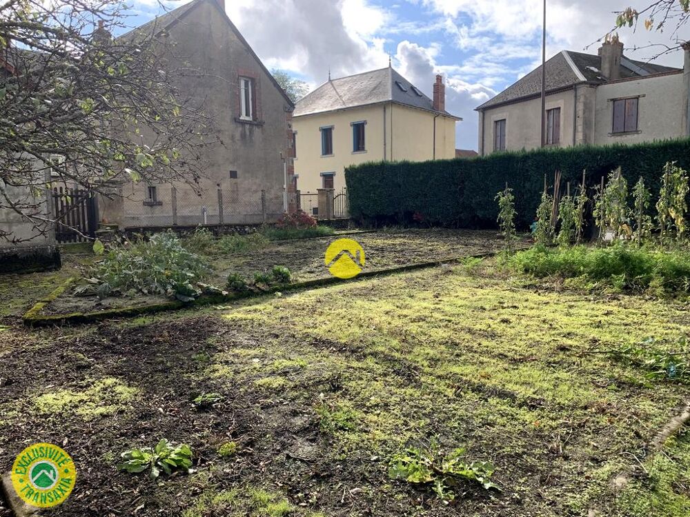 EN BOURG AVEC JARDIN