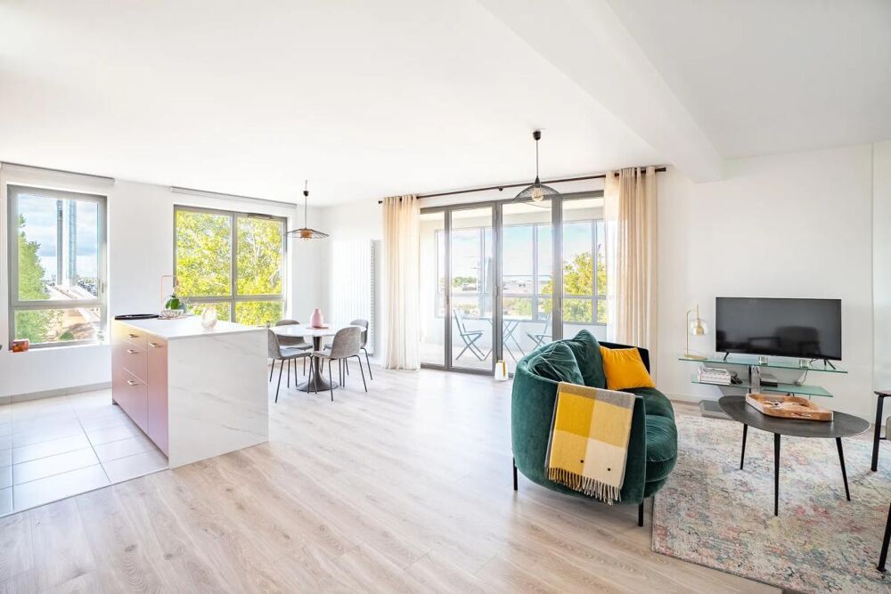 Appartement 4 pieces de 94 m² à Bordeaux quai de Brazza