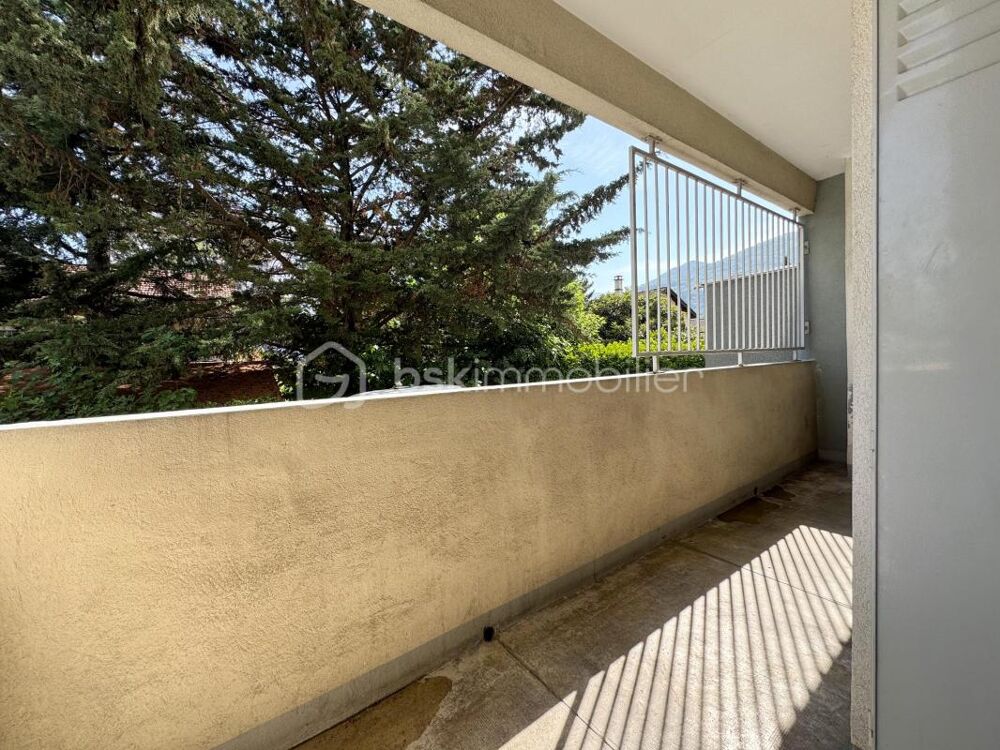 SAINT-MARTIN-D'HÈRES  T4 TRAVERSANT DE 60 M², RÉSIDENCE FERMÉE ET SÉCURISÉE