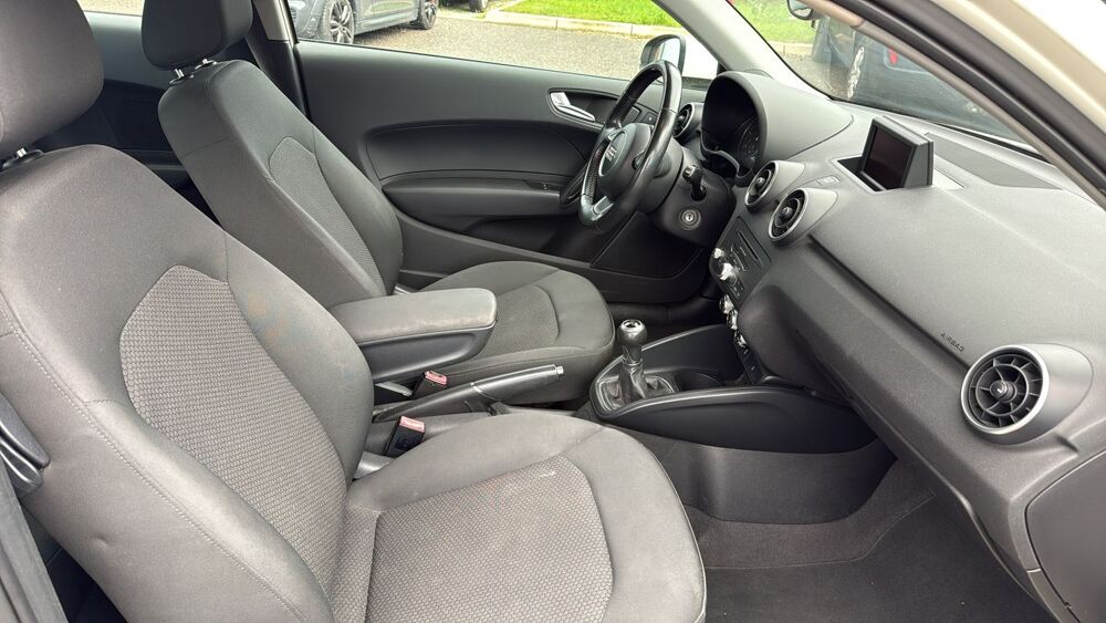 A1 I 1.6 TDI 90 Ambiente 2012 occasion 69960 Corbas