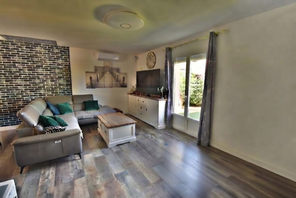 Maison à vendre 6 pièces (16) ST YRIEIX, 5 chambres, garage, véranda, piscine