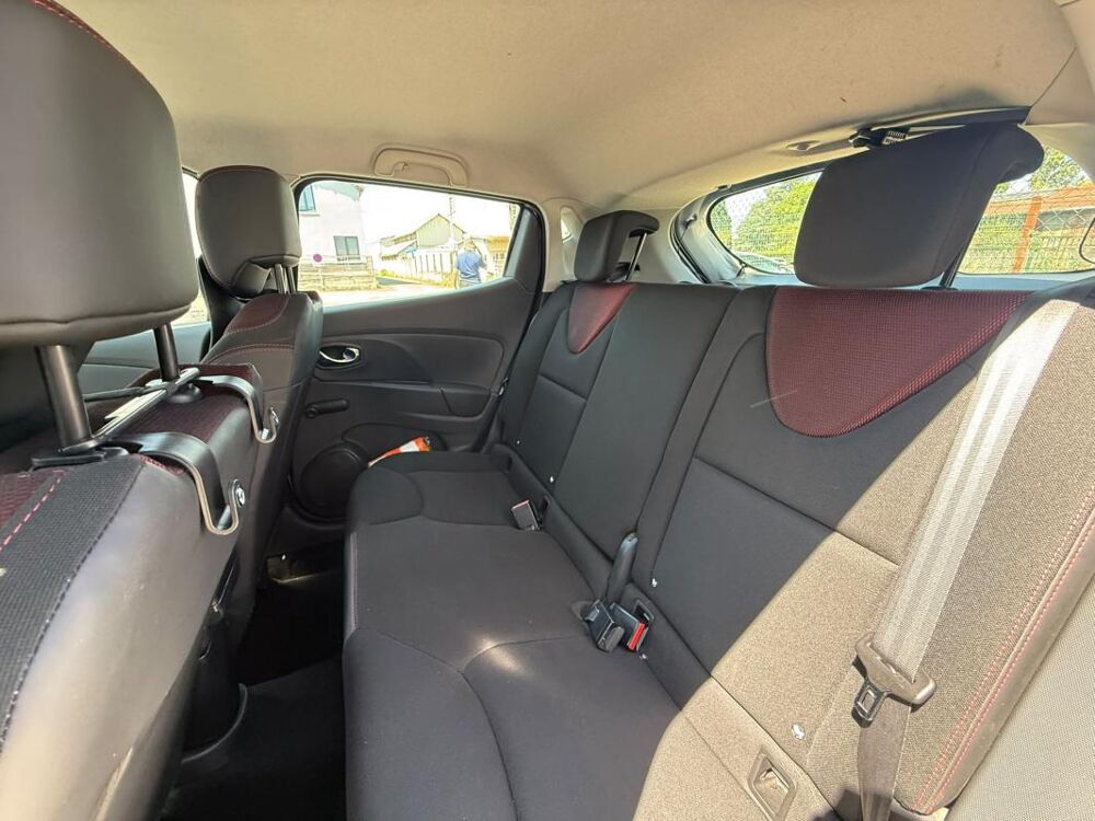 Clio 4 1.2 i 75CH GARANTIE 6 MOIS / REPRISE POSSIBLE 2013 occasion 36300 Le Blanc