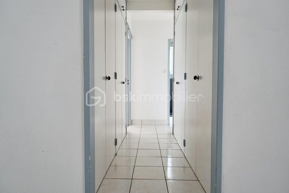 T3 bis parfait état - balcon + cave + stationnements sécurisés - idéal RP ou investissement