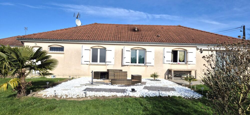 Vente Maison Superbe Pavillon Individuel de Plain-pied de 117 m² Entièrement Rénové avec sa Cour avant de 100 m², Patio, Terrasse avec Barbec Giffaumont champaubert