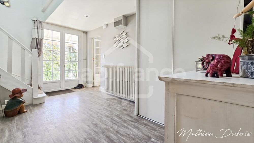 Une propriété familiale de caractère avec piscine et vue dominante aux portes de Périgueux