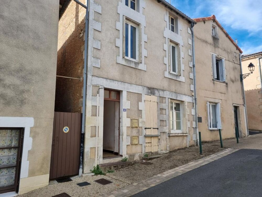 Vente Maison Immeuble - 136m² -  Lussac les Châteaux - 86320 Lussac les chateaux