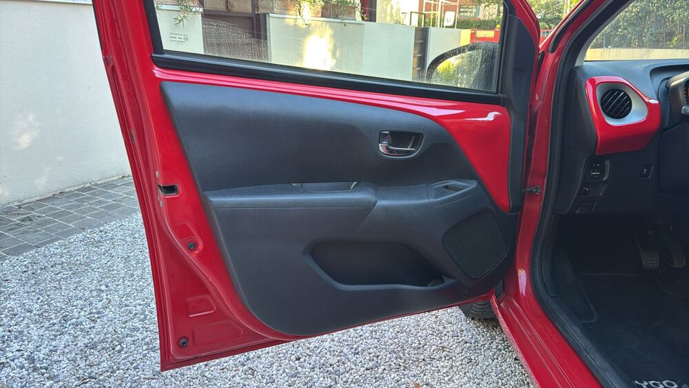 Aygo 1.0 VVT-i 69 X-Wave 2 - Automatique Entretien constructeur 2017 occasion 06600 Antibes