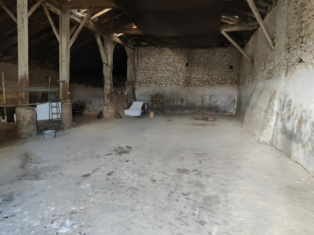 Vente Maison Corps de ferme en pierre 300m²  à  réhabiliter + hangars sur terrain de 6500 m² Saint vivien de monsegur