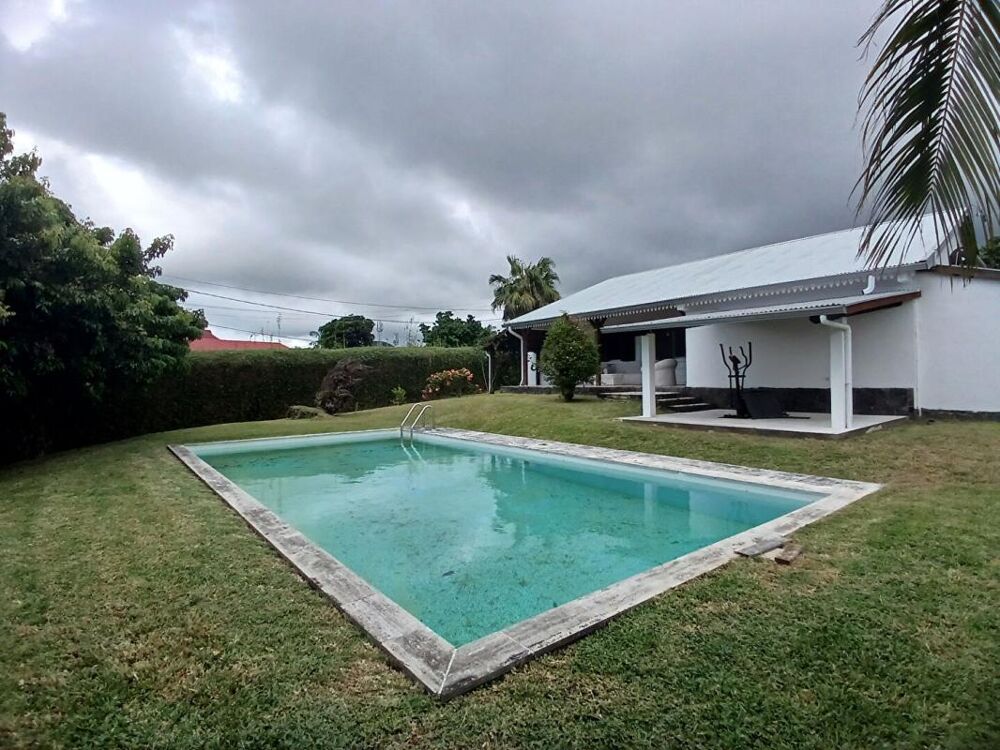 Belle villa familiale de 122 m² avec piscine sur terrain arboré de 1230 m² à Saint-Benoît (97470)
