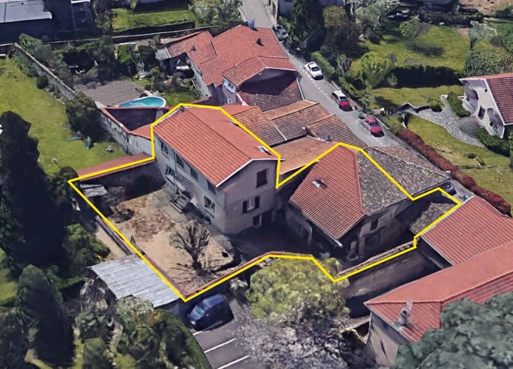 MILLERY  Beau potentiel pour cette maison P7 avec jardin, sous-sol et dépendances