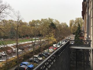 Appartement à louer 6 pièces 130 m²