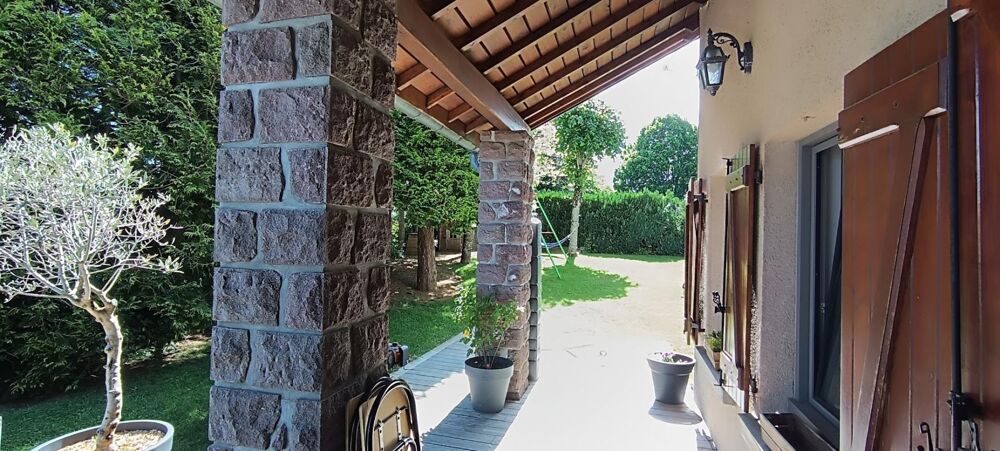 Maison à vendre 8 pièces BESSE ET SAINT ANASTAISE (63)