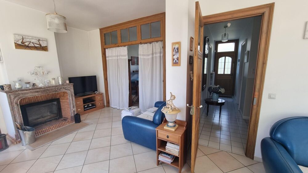 Maison bourgeoise de caractère sur 3 niveaux7 chambres  2 salles d'eau,2 WC Idéale pour une grande famille ou un investisseu