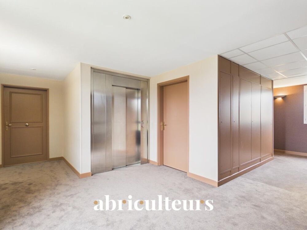 Appartement T3 de 73 m² exposé plein Sud avec vue sur le bassin et le pigeonnier  Résidence de standing à Survilliers