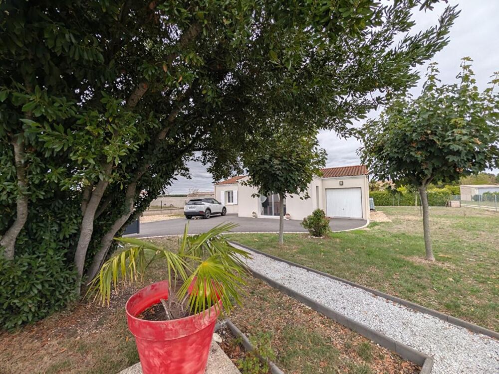 Vente Maison Maison  3 pièce(s) 83.59 m2 Sigogne  Cris référence 464687 SOUS OFFRE Sigogne