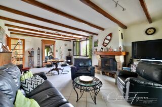 Vente Maison CHAPONOST – Élégante maison familiale avec possibilité de deux logements indépendants – Terrain de 802 m² Chaponost