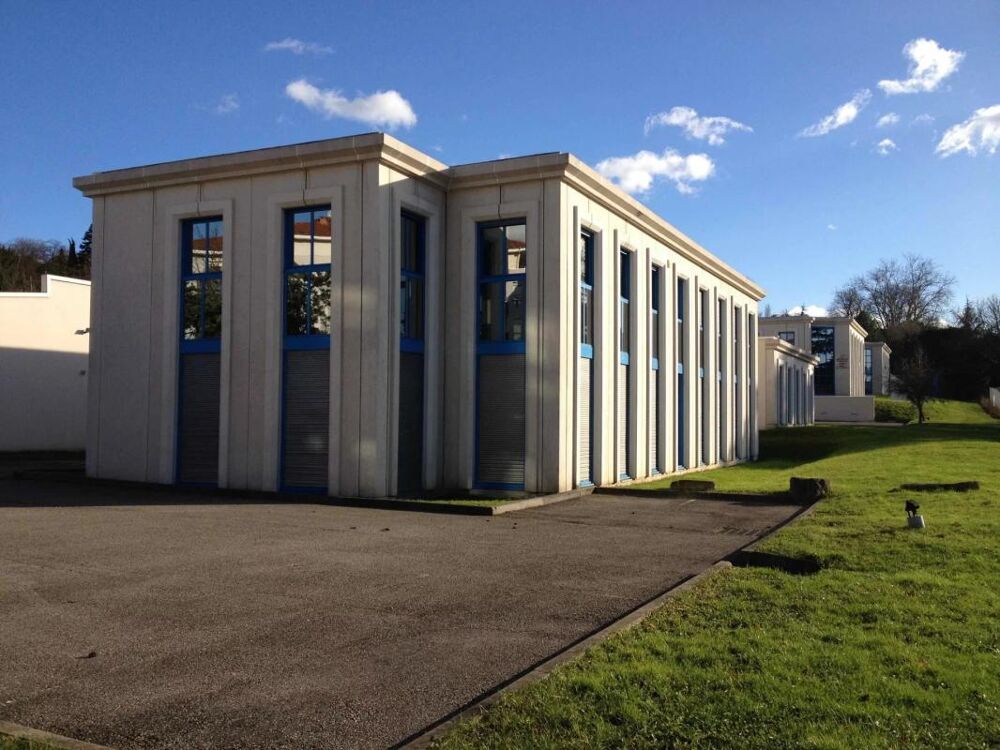   Bureaux 103m2 climatisés + 3 parkings 
