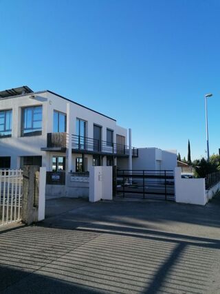  Maison à louer 5 pièces 148 m²