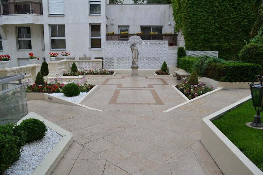 - SAINT DOMINIQUE - 2 pièces en rez-de-jardin 45m²