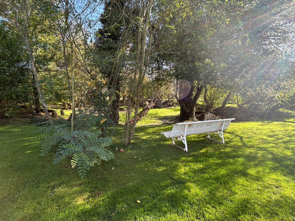Propriété de charme sur 2 300 m² de terrain arboré sans vis-à-vis offrant calme espace et potentiel exceptionnel CHAMPCEVRAIS (8