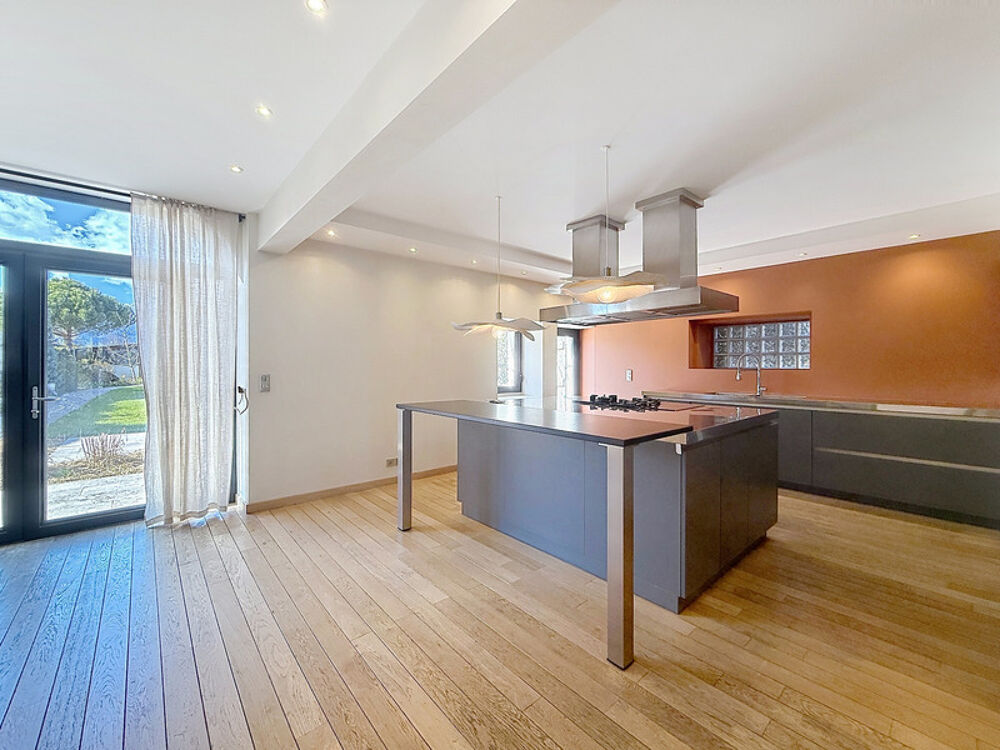 Maison à vendre 8 pièces ORNEX (01)