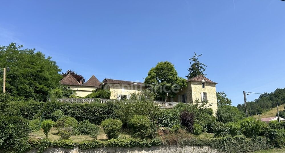 Vente Maison Maison à vendre 17 pièces SAINT CYPRIEN (24) environ 7446m² de terrain Saint cyprien