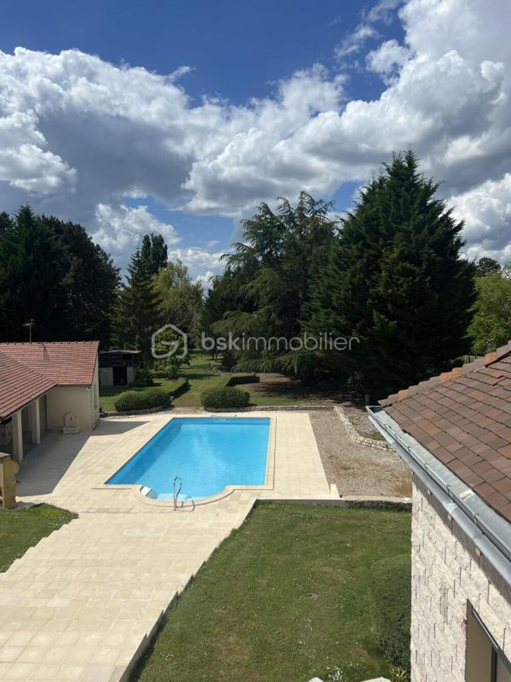 PROPRIÉTÉ FAMILIALE AVEC PISCINE ET PARC ARBORÉ  CHÂTEAUROUX