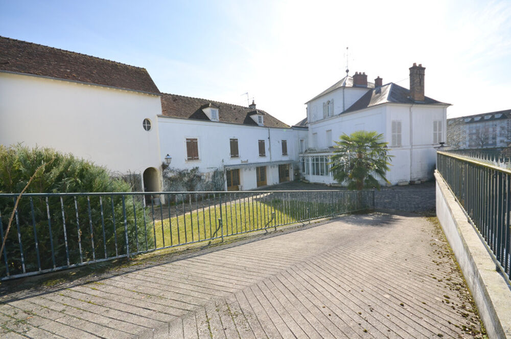 CHATEAU THIERRY (02) centre, à vendre grande maison bourgeoise de 400 m2 habitables avec bâtiment de 800 m2