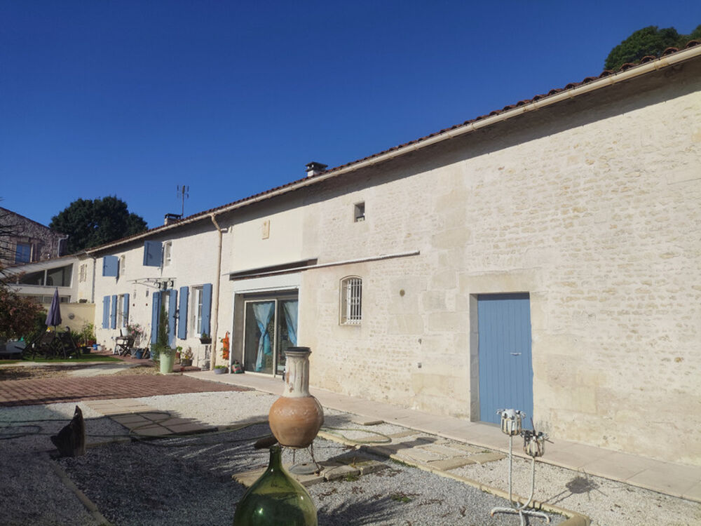Charentaise rénovée 8 pièces  300 m²  Preguillac